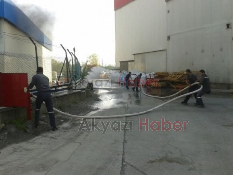 Son Dakika Fabrika Yangını İki İşçi Yanarak Yaralandı