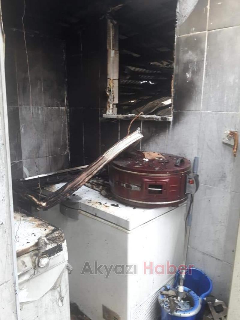 Ahşap ev alevlere teslim oldu Baygınlık geçirdiler