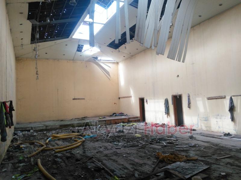 Sosyal İşler Binası Bakımsızlıktan Tehlike Saçlıyor