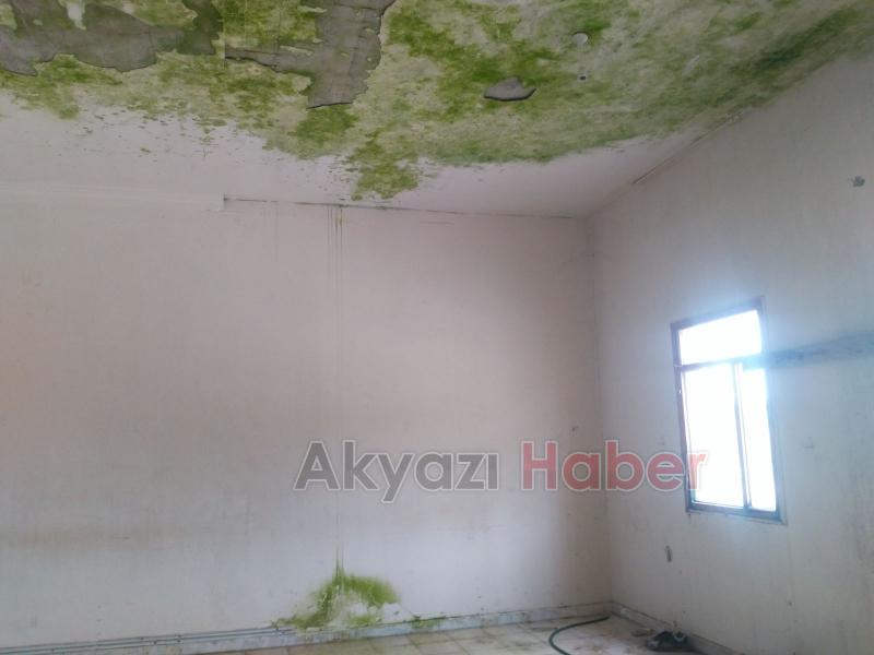 Sosyal İşler Binası Bakımsızlıktan Tehlike Saçlıyor