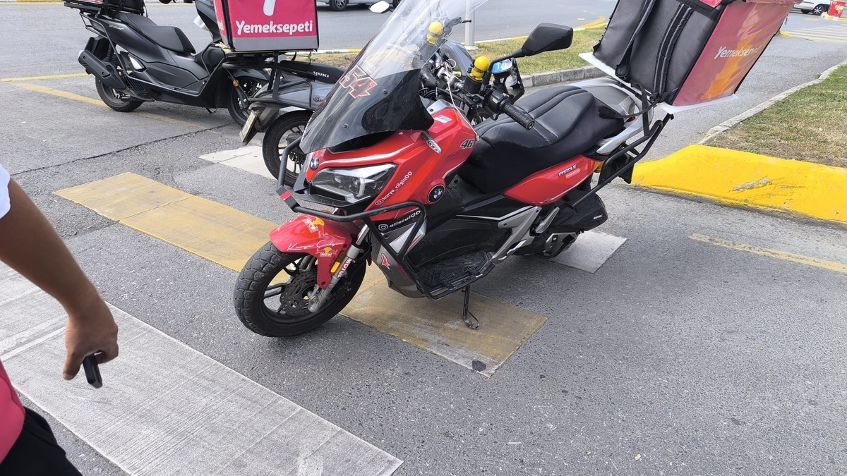 Sosyal medya fenomeni motokurye kazada yaralandı