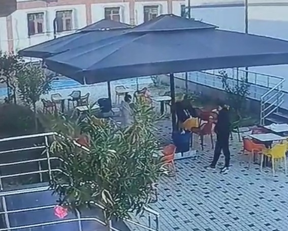 Spor kompleksinde vandalizm sandalyeleri kırdılar