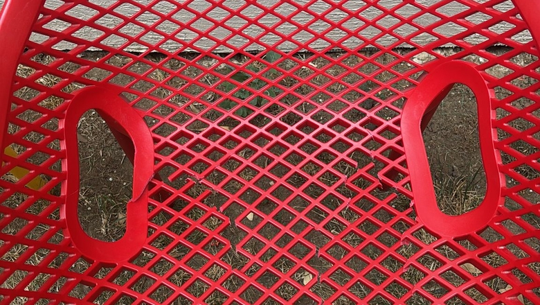Spor kompleksinde vandalizm sandalyeleri kırdılar