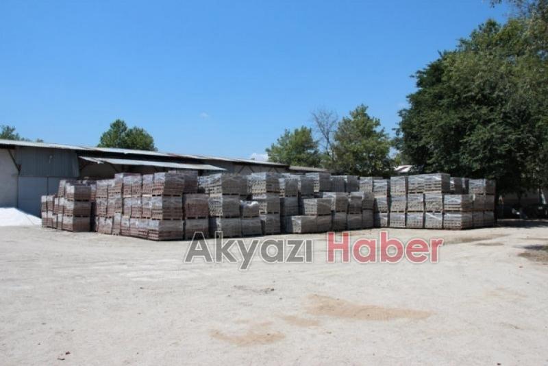 Standart kilitli parke taşı yenilendi 