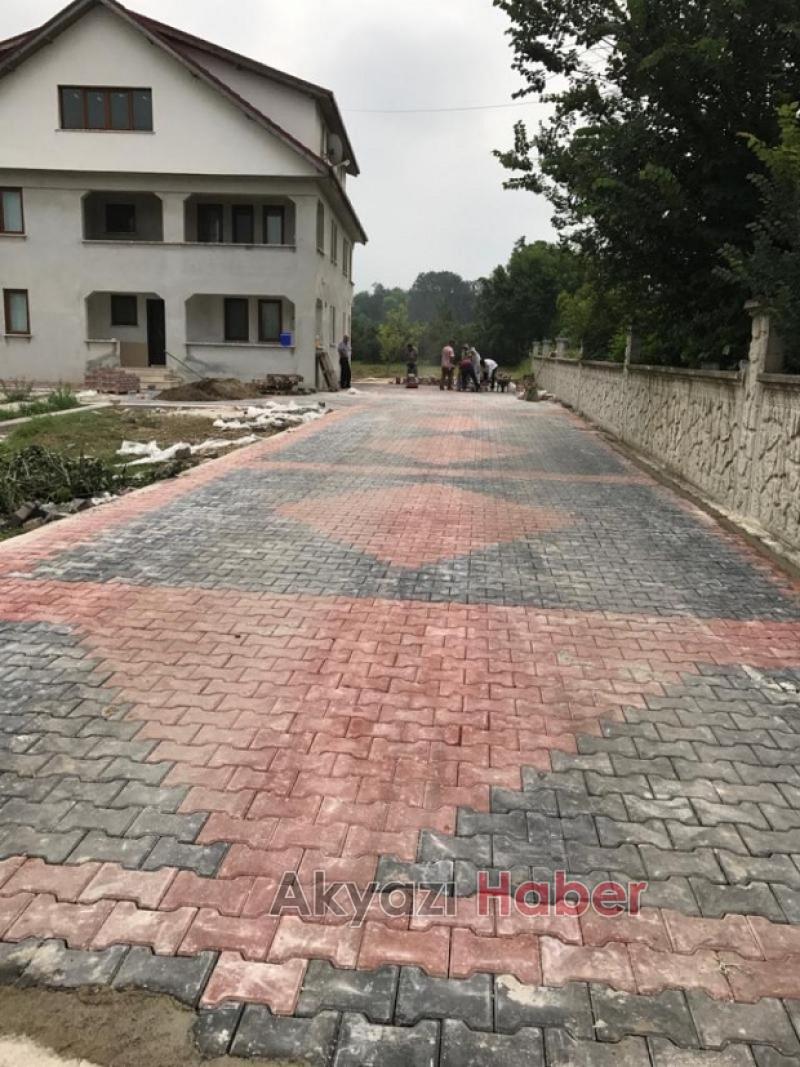 Standart kilitli parke taşı yenilendi 