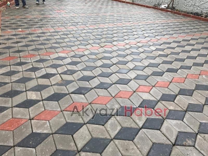 Standart kilitli parke taşı yenilendi 