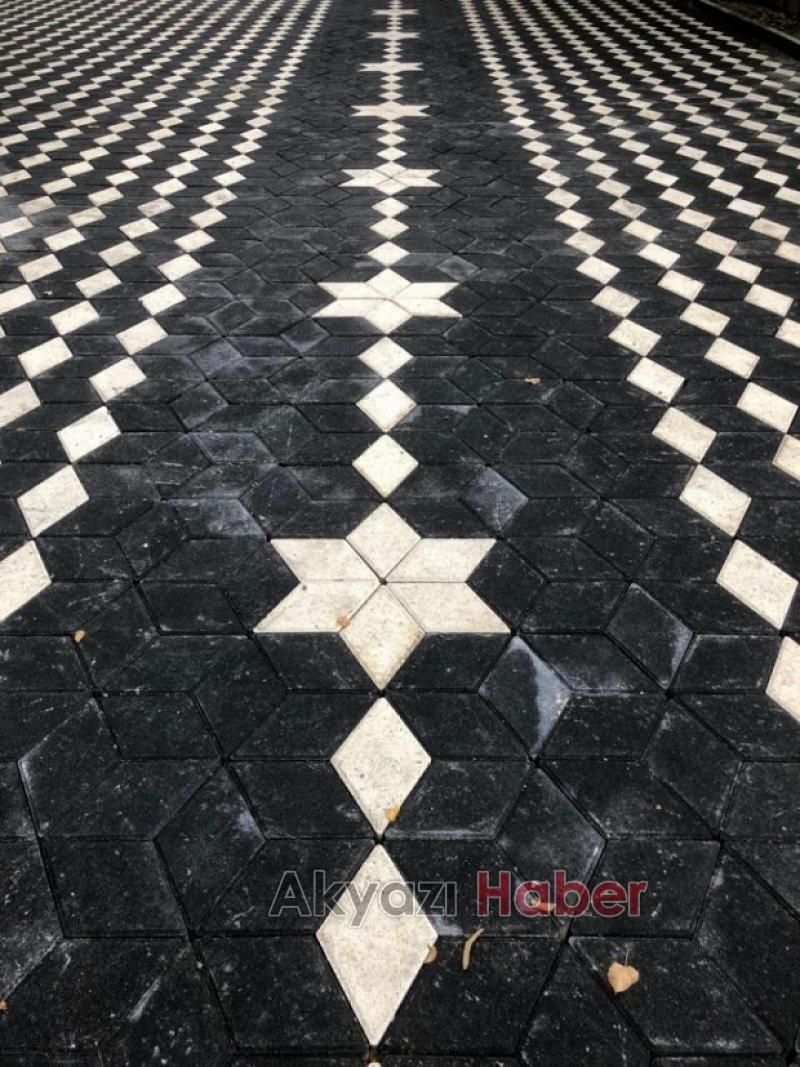 Standart kilitli parke taşı yenilendi 