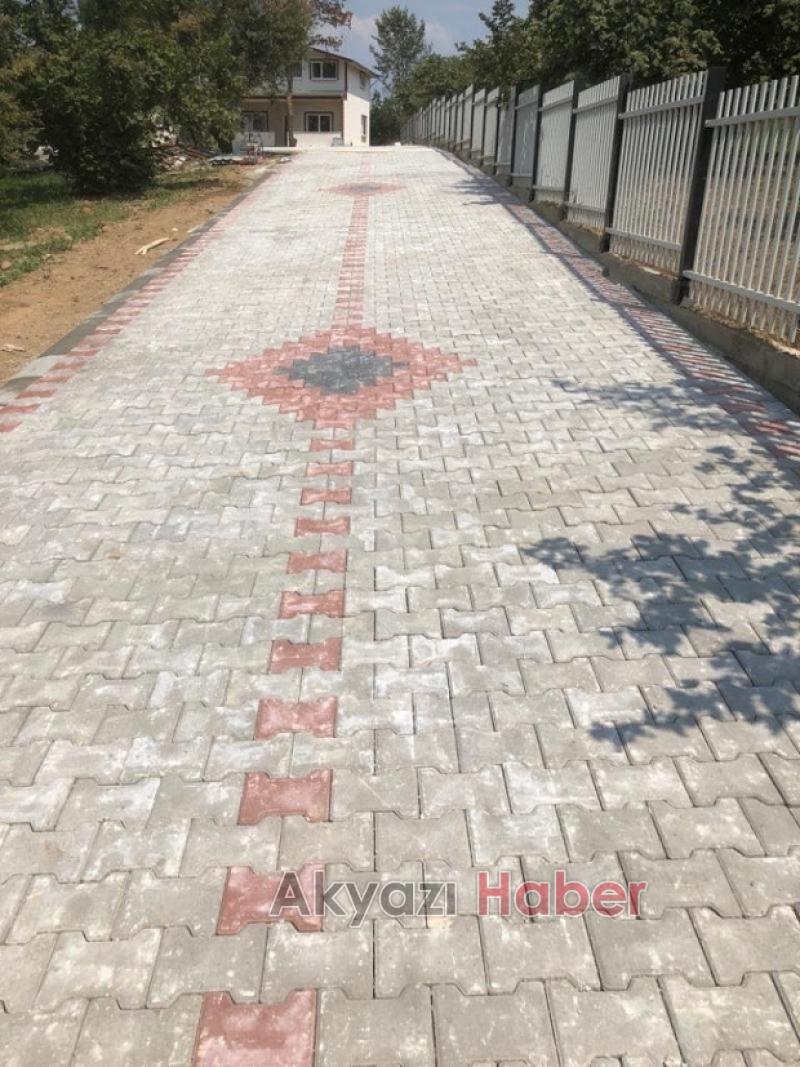 Standart kilitli parke taşı yenilendi 