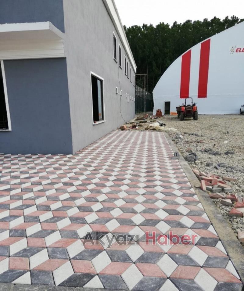 Standart kilitli parke taşı yenilendi 