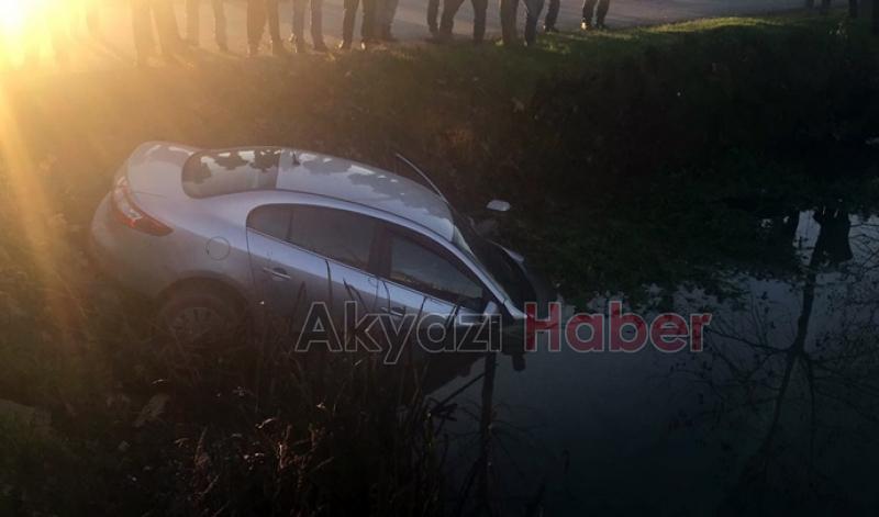 Su kanalına uçan otomobilde boğuluyordu 