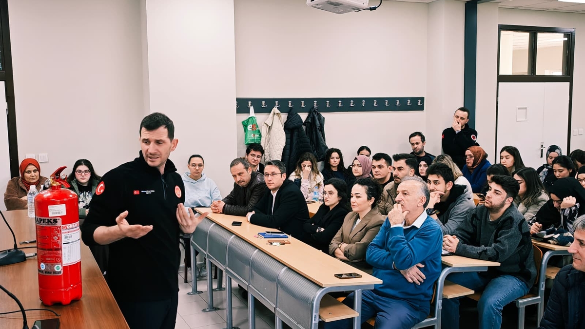 SUBÜ Akyazı’da yangın söndürme ve tahliye tatbikatı