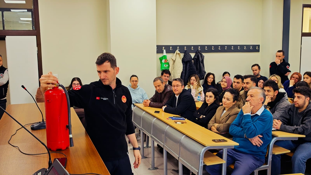 SUBÜ Akyazı’da yangın söndürme ve tahliye tatbikatı