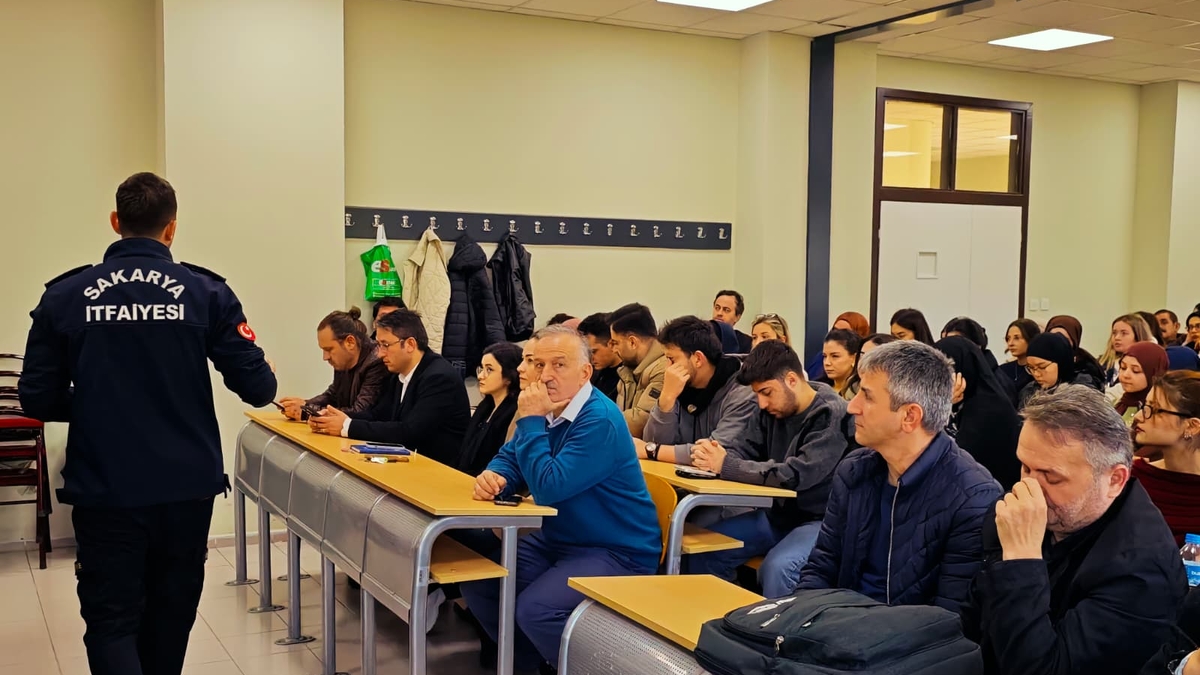 SUBÜ Akyazı’da yangın söndürme ve tahliye tatbikatı