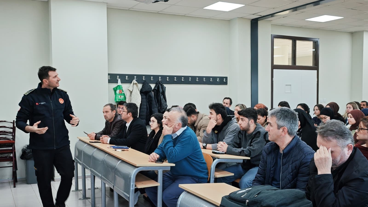 SUBÜ Akyazı’da yangın söndürme ve tahliye tatbikatı