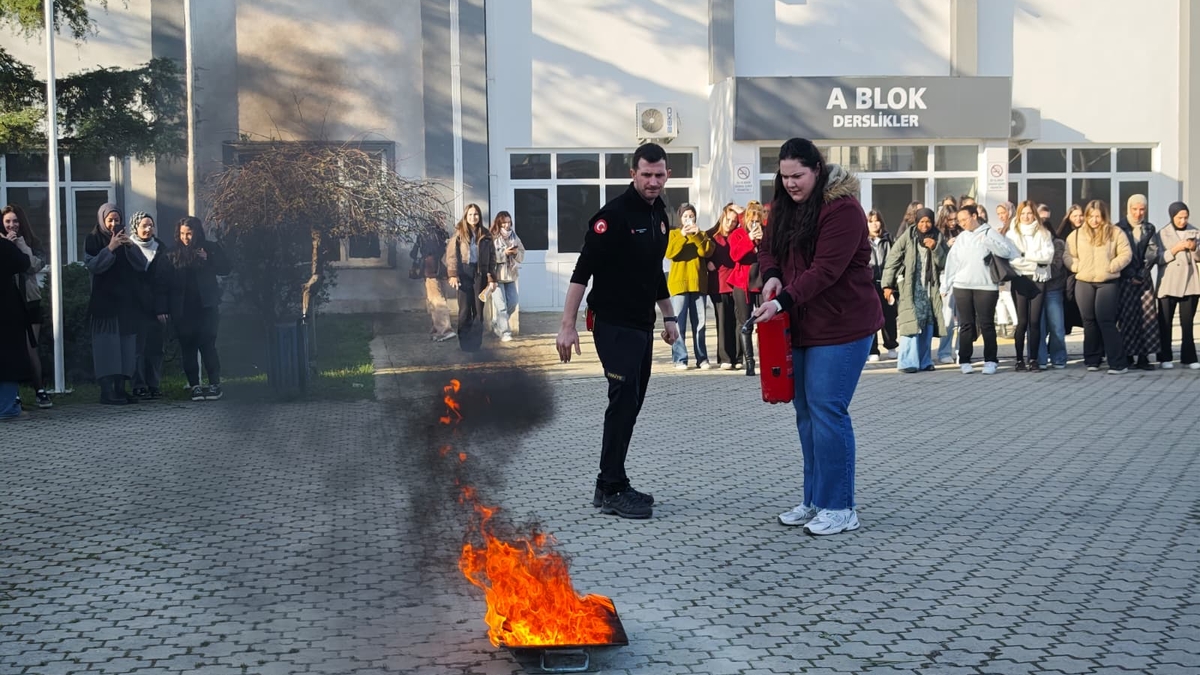 SUBÜ Akyazı’da yangın söndürme ve tahliye tatbikatı