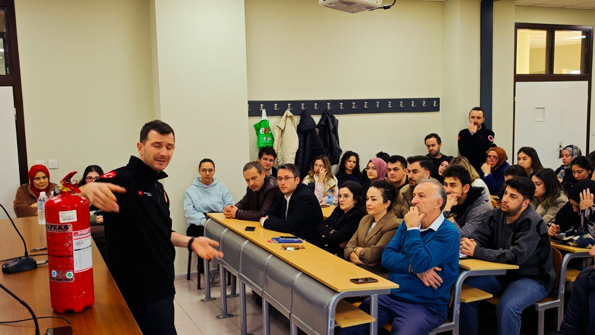 SUBÜ Akyazı’da yangın söndürme ve tahliye tatbikatı