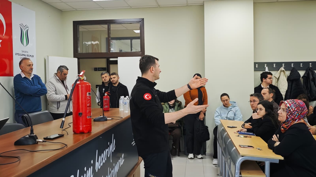 SUBÜ Akyazı’da yangın söndürme ve tahliye tatbikatı