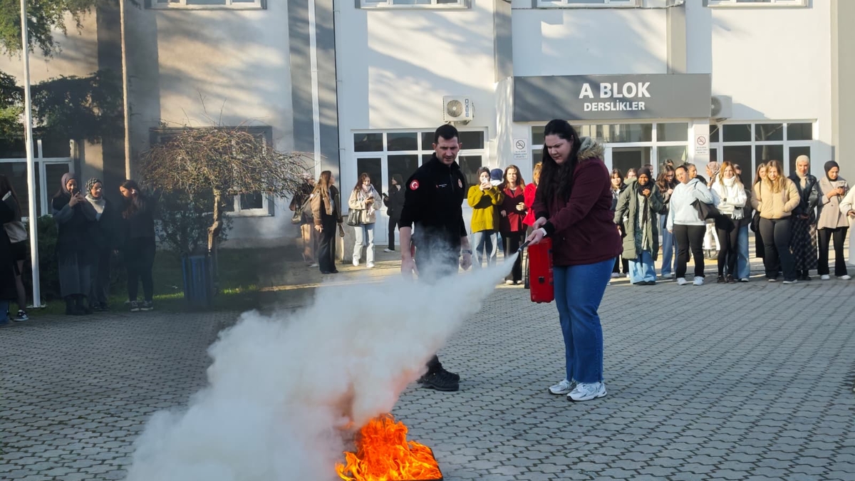 SUBÜ Akyazı’da yangın söndürme ve tahliye tatbikatı