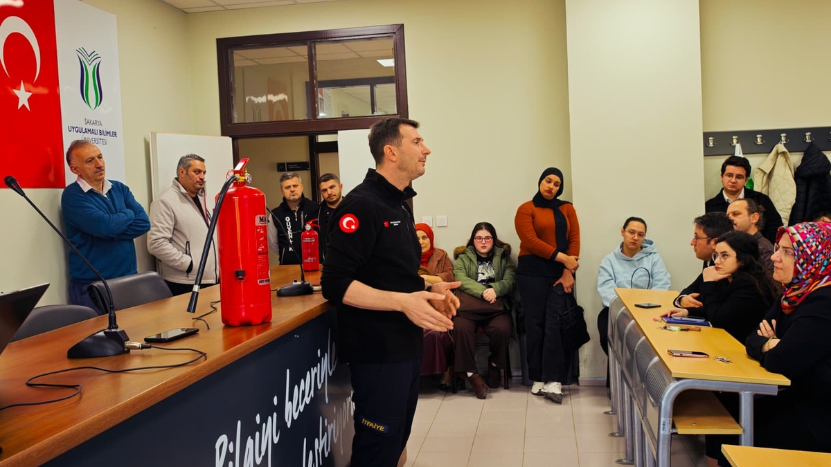 SUBÜ Akyazı’da yangın söndürme ve tahliye tatbikatı