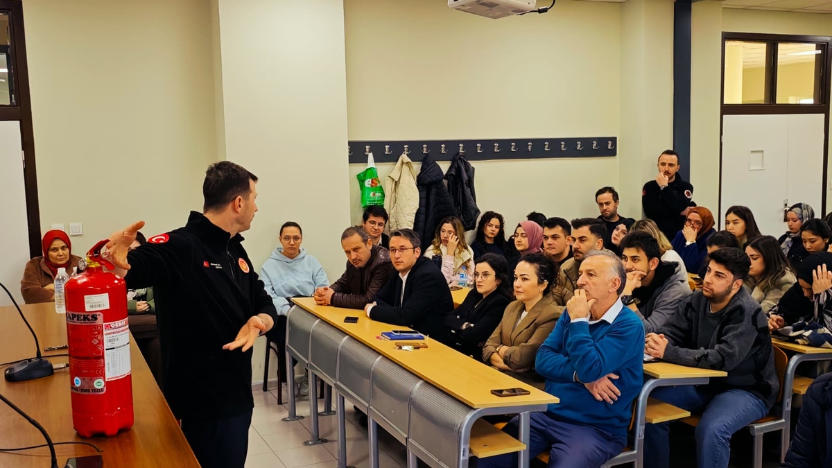 SUBÜ Akyazı’da yangın söndürme ve tahliye tatbikatı