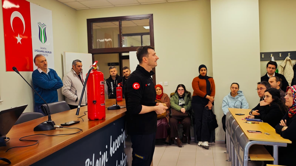 SUBÜ Akyazı’da yangın söndürme ve tahliye tatbikatı