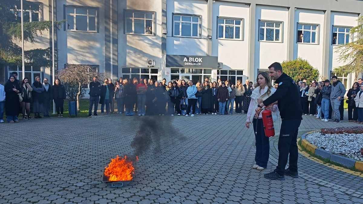 SUBÜ Akyazı’da yangın söndürme ve tahliye tatbikatı
