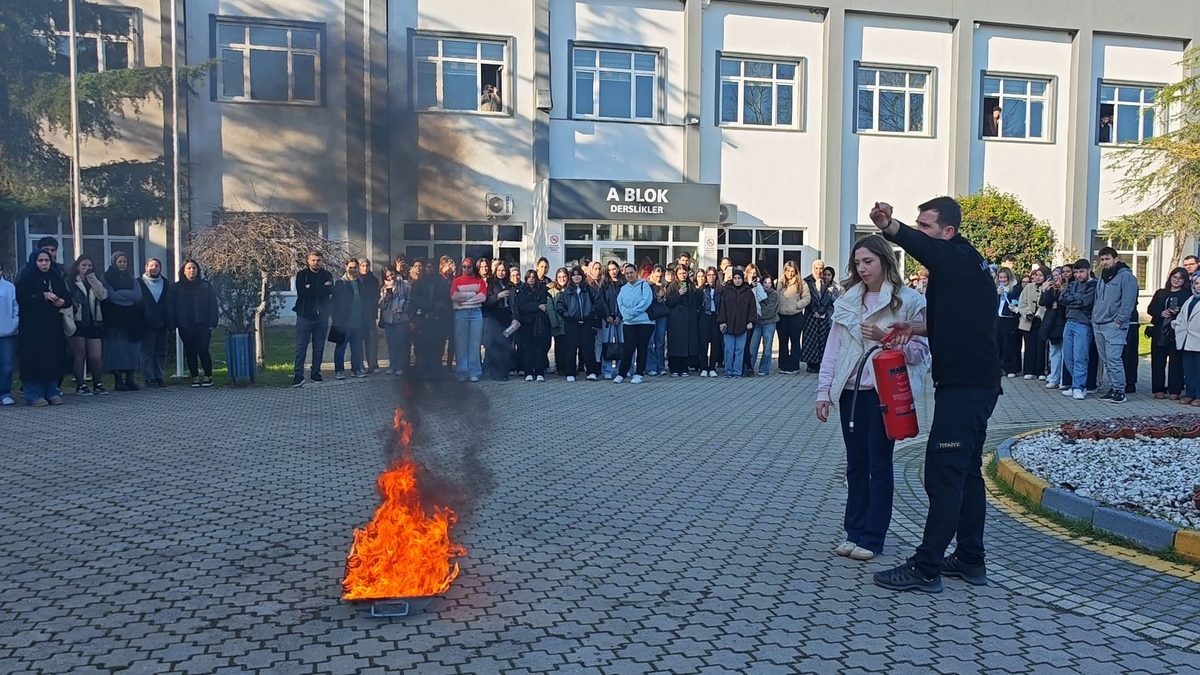 SUBÜ Akyazı’da yangın söndürme ve tahliye tatbikatı