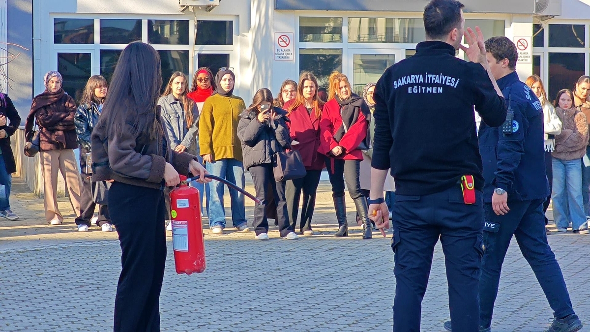 SUBÜ Akyazı’da yangın söndürme ve tahliye tatbikatı