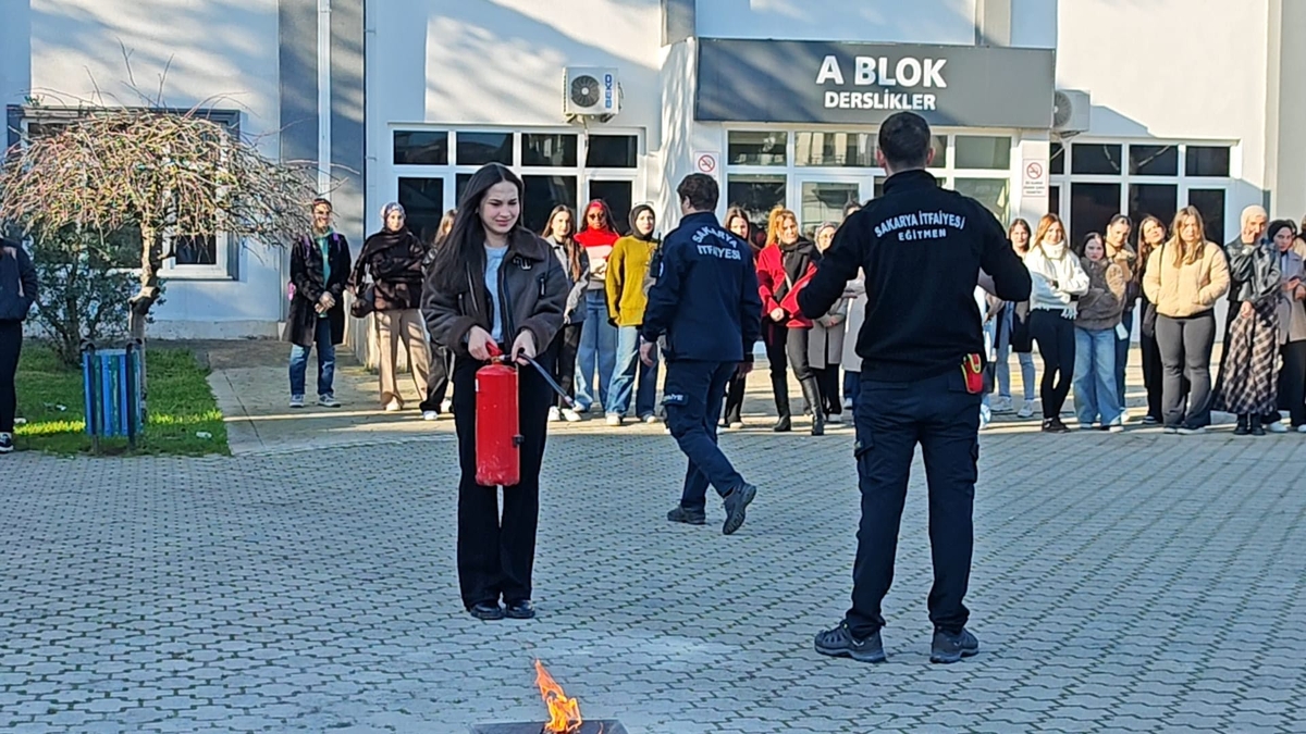 SUBÜ Akyazı’da yangın söndürme ve tahliye tatbikatı