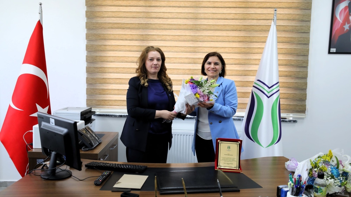 SUBÜ’nün sağlık birimlerinde bayrak değişimi