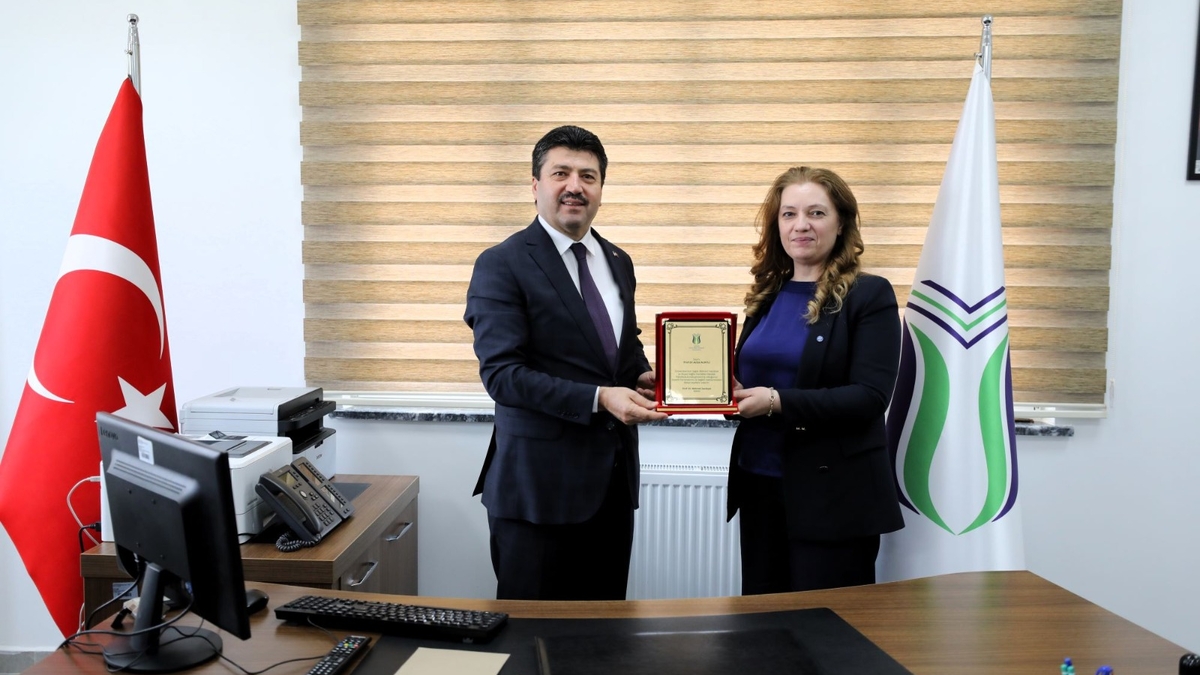 SUBÜ’nün sağlık birimlerinde bayrak değişimi