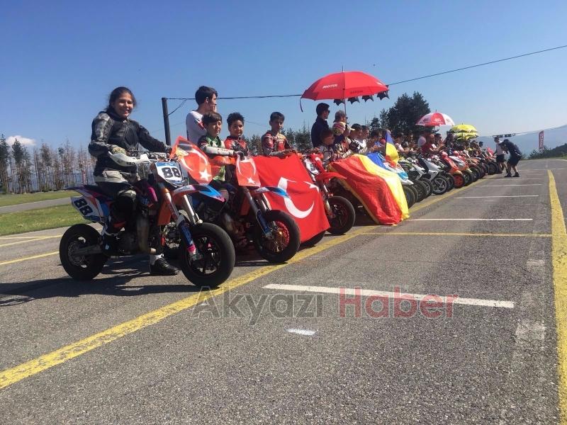 Süpermotocularımız Bulgaristan'da Kürsüye Çıktı