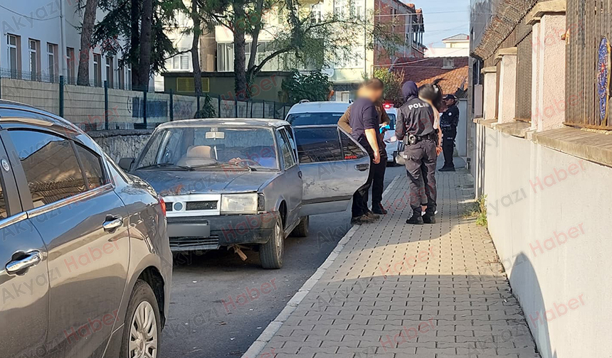 Şüpheli Araç Caddede Durduruldu, Uyuşturucu Maddeler Ele Geçirildi