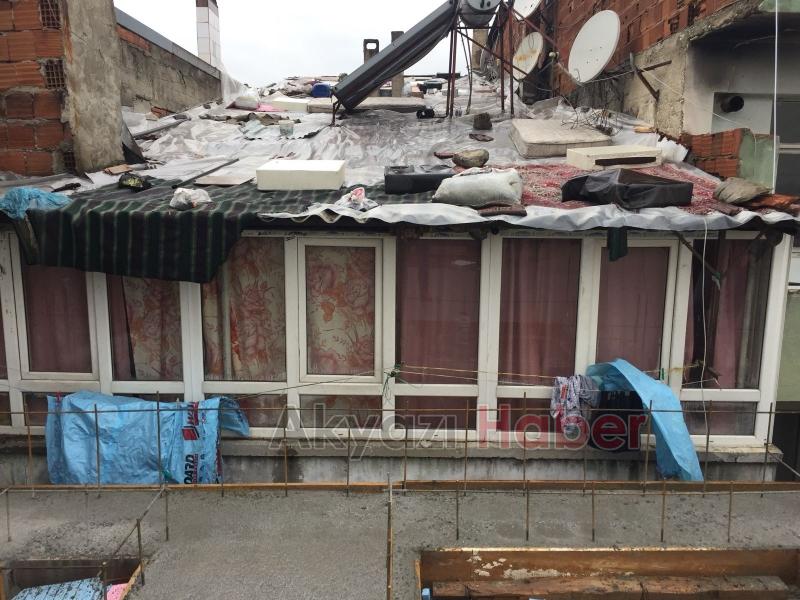 Suriyeli Aile Çatısı Akan Evde Mağdur Oluyor