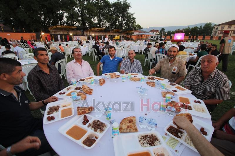 SURİYELİ KARDEŞLERİMİZE İFTAR PROGRAMI DÜZENLENDİ