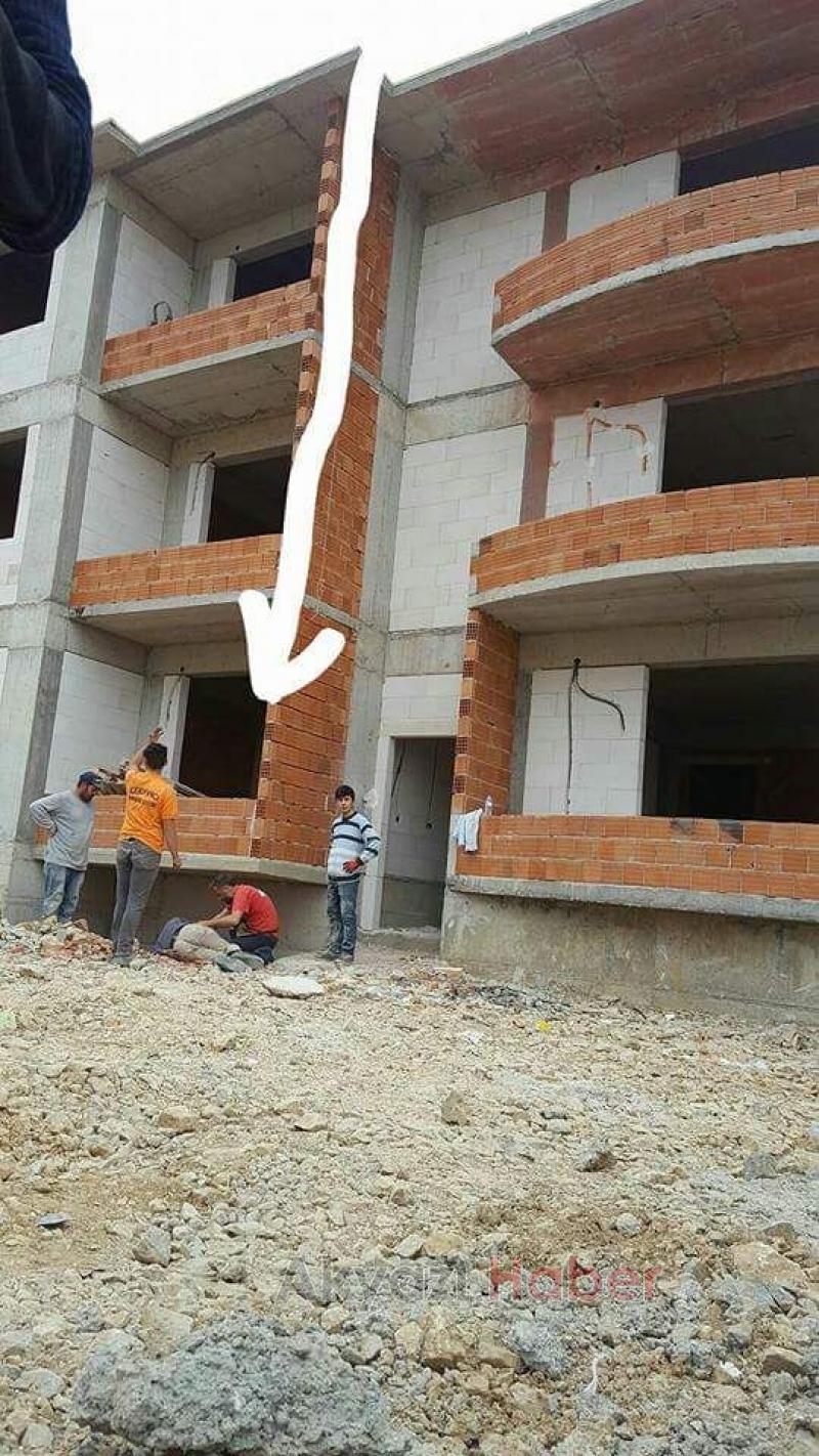 Suriyeli Mülteci Çatıdan Düştü