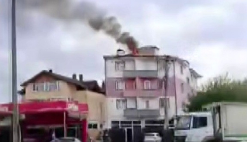 Tadilat sırasında çatıyı yaktılar
