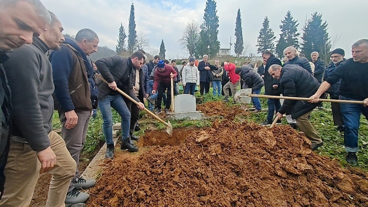 Tahir Kara Dualarla Ebediyete Uğurlandı.