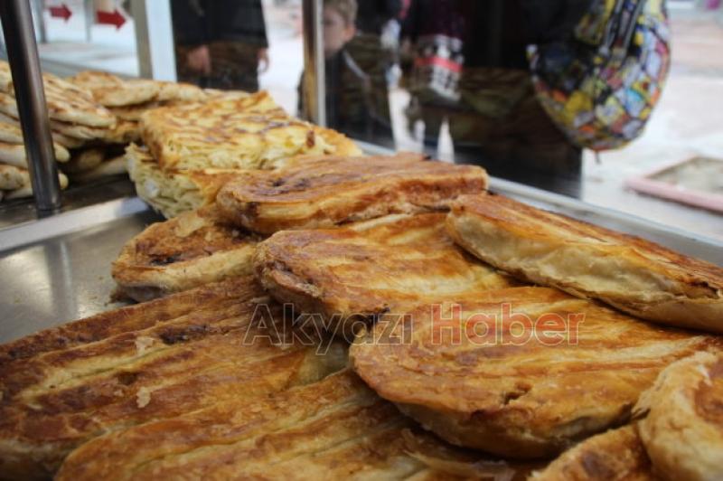Tamamen Doğal Kardeşler Pide ve Börek Salonu Hizmetinizde
