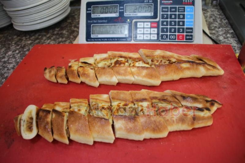 Tamamen Doğal Kardeşler Pide ve Börek Salonu Hizmetinizde