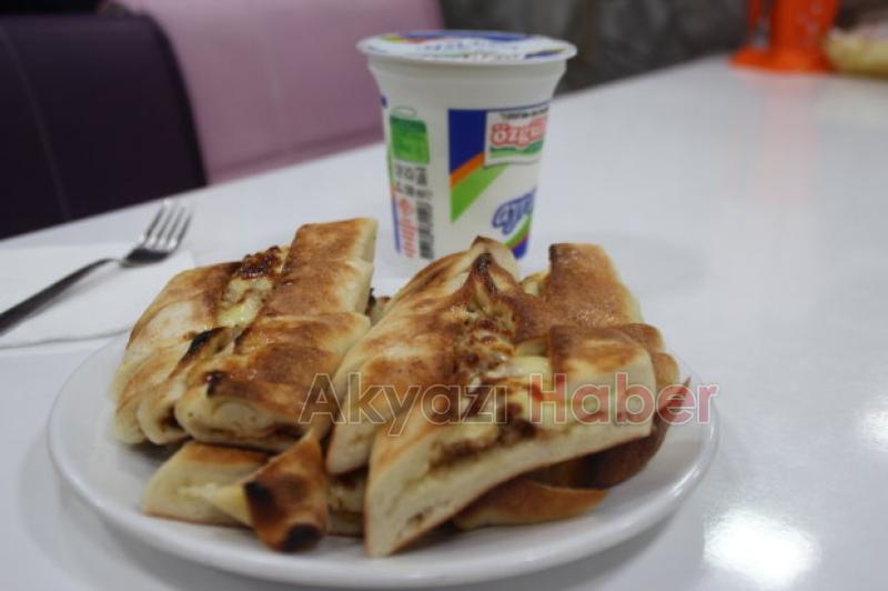 Tamamen Doğal Kardeşler Pide ve Börek Salonu Hizmetinizde