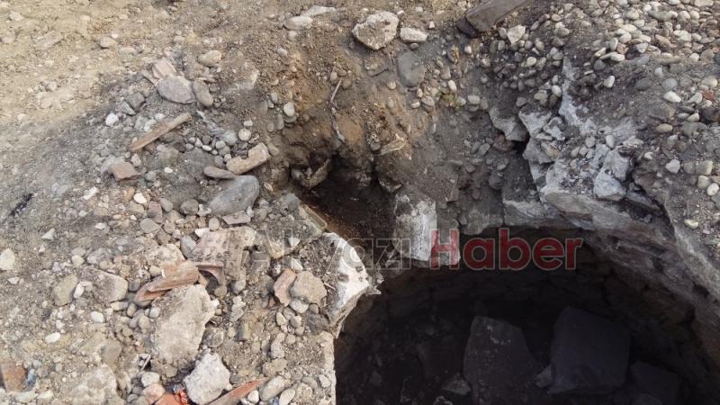 Tarihi Eser Değil ! Tuvalet Kuyusu