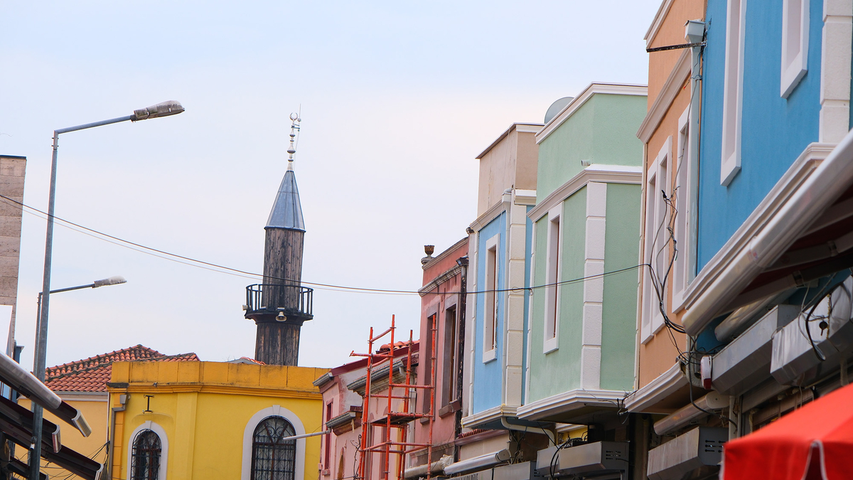 Tarihi Uzun Çarşı'da resorasyon  tarihi yazıtları ortaya çıkardı