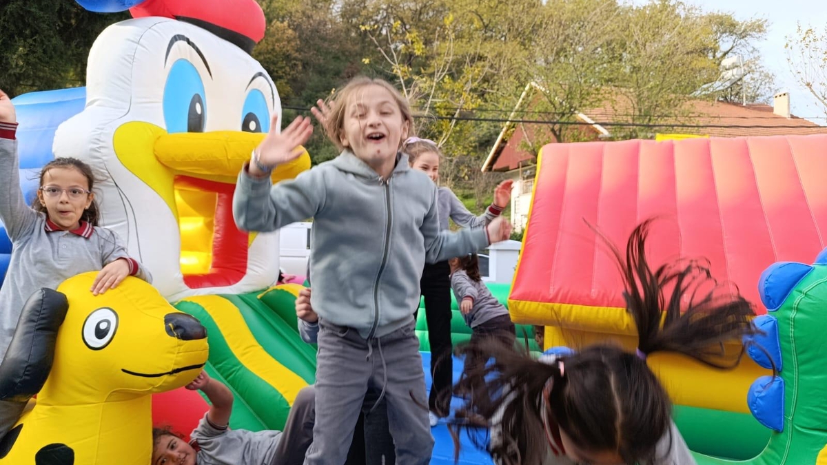 Taşburun Şehitali Camii Kur’an Kursu öğrencileri doyasıya eğlendi