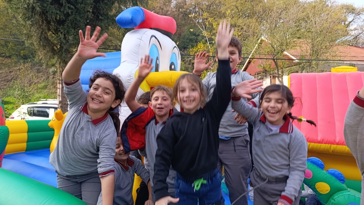 Taşburun Şehitali Camii Kur’an Kursu öğrencileri doyasıya eğlendi