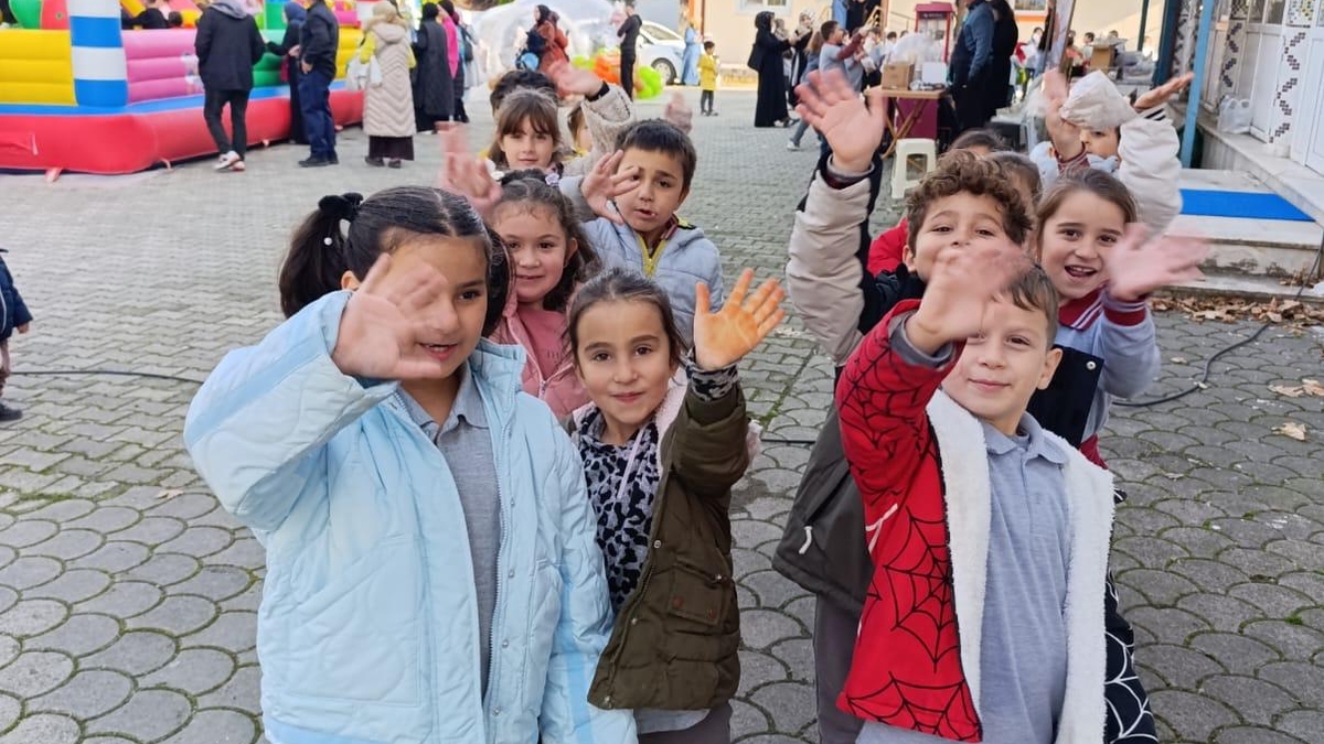 Taşburun Şehitali Camii Kur’an Kursu öğrencileri doyasıya eğlendi