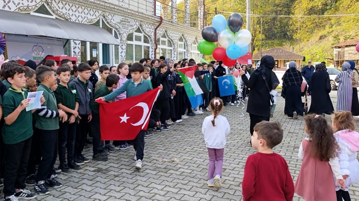 Taşburun Şehitali Camii Kur’an Kursu öğrencileri doyasıya eğlendi