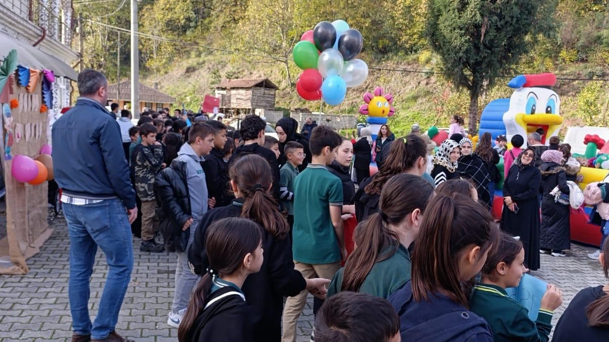 Taşburun Şehitali Camii Kur’an Kursu öğrencileri doyasıya eğlendi