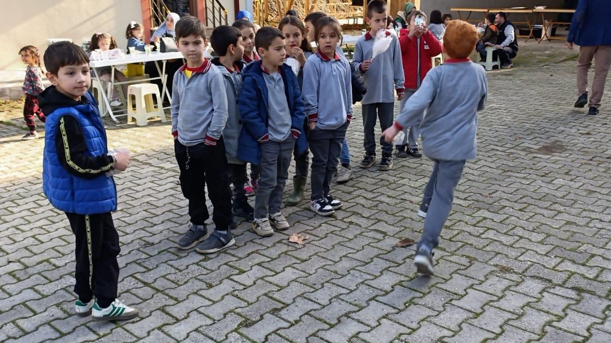 Taşburun Şehitali Camii Kur’an Kursu öğrencileri doyasıya eğlendi