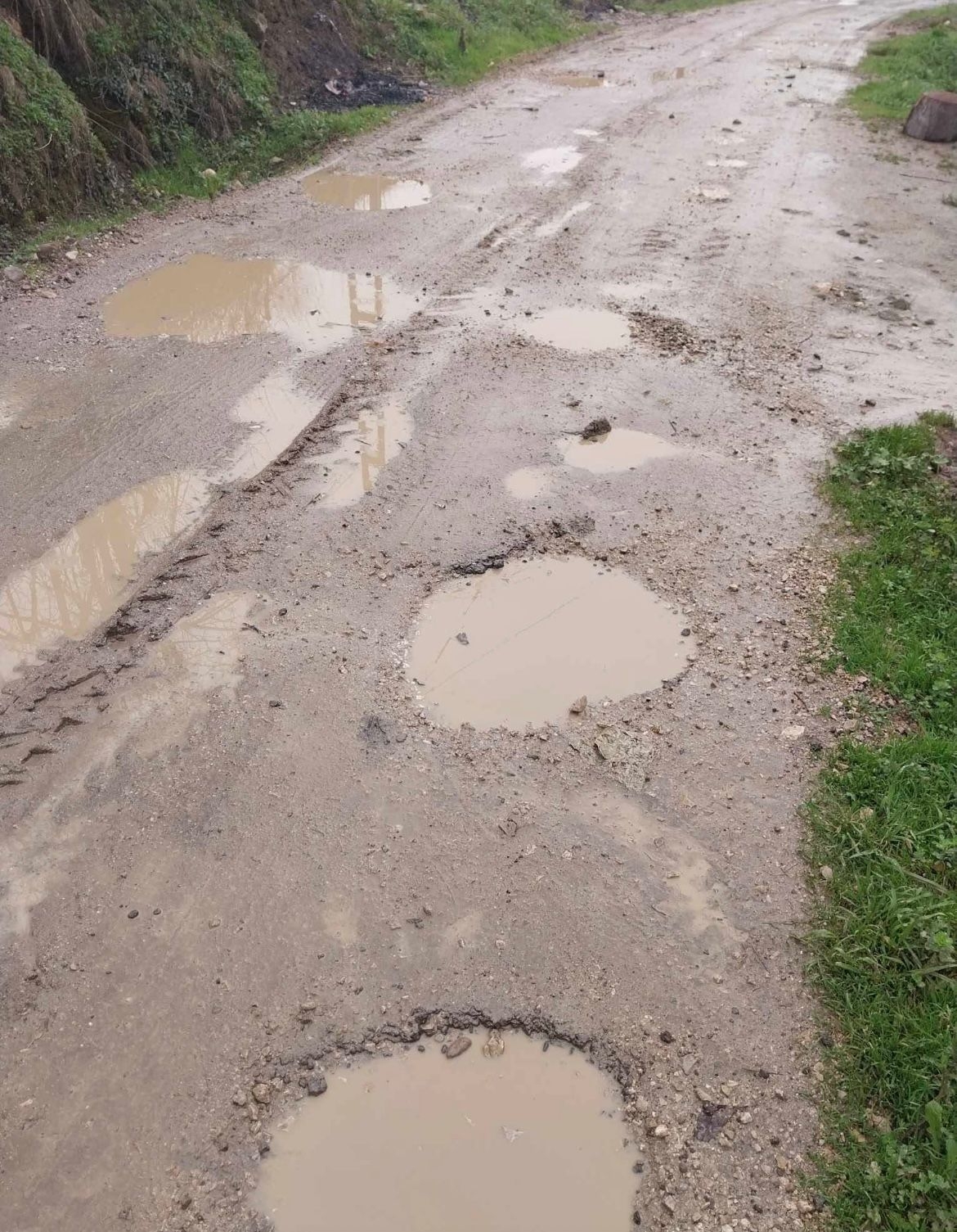 Taşyatak'tan bozuk yol tepkisi